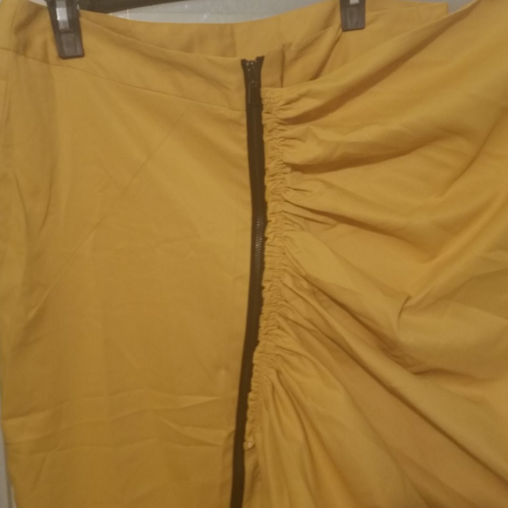 Skirt - Picture 2 of 5